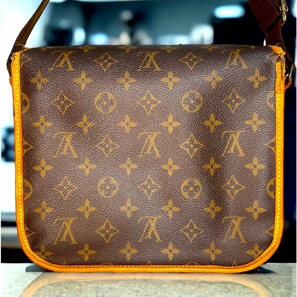 Authentic LOUIS VUITTON Bosphore Messenger Crossbody PM. - Picture 2 of 16